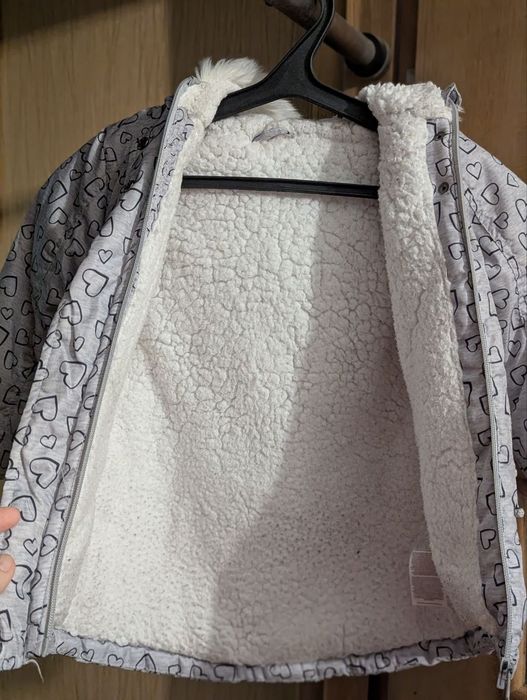 Зимова курточка на дівчинку  98-104 ,всередені хутро , в задовільному