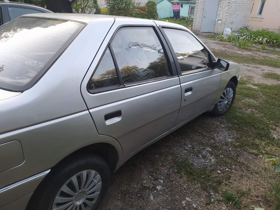 продам автомобиль Пежо 405