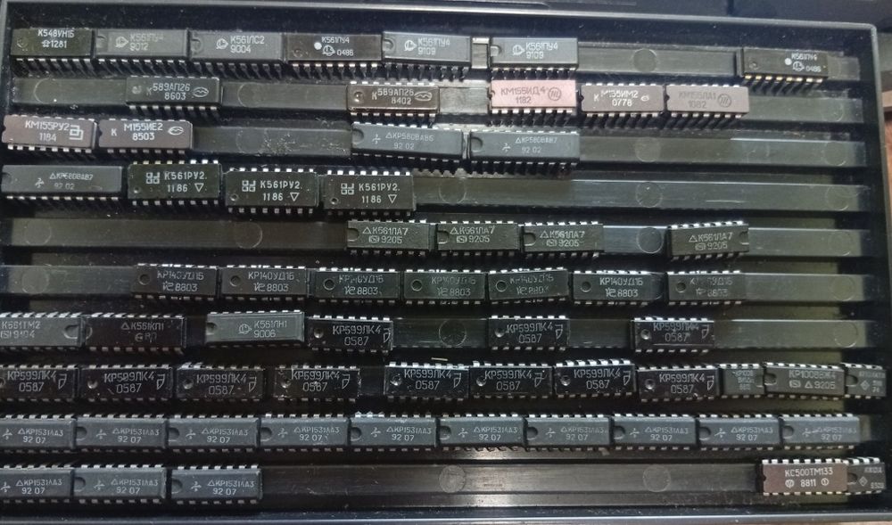 Продам мікросхеми К155 + К176 + К500 серії (більше 500 штук)