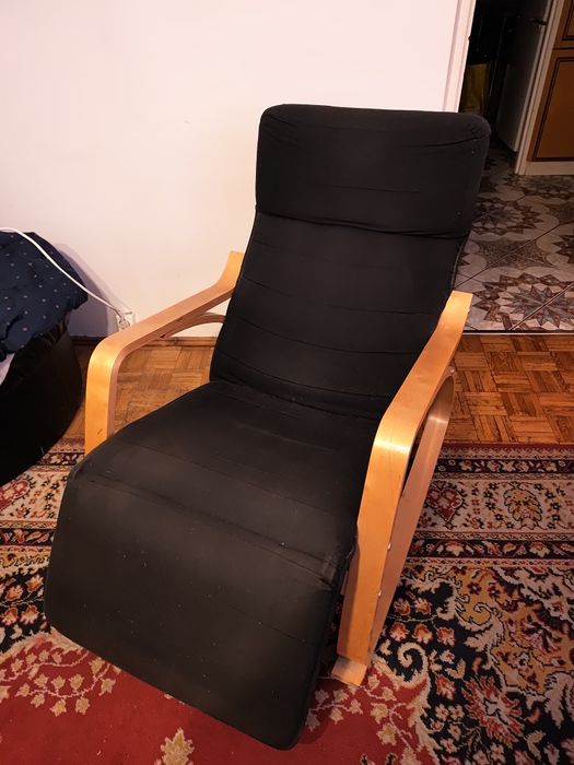 Fotel bujany z regulowanym podnóżkiem