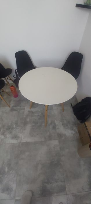 Sprzedam stół plus (krzesła)