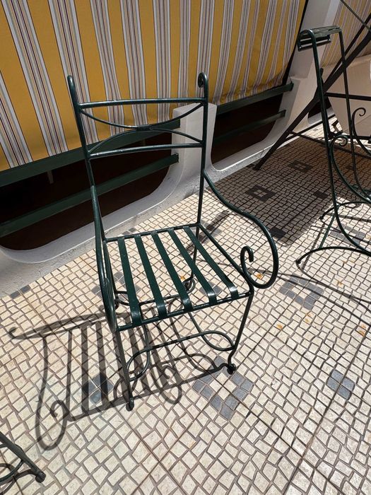 Conjunto de 4 cadeiras em ferro forjado