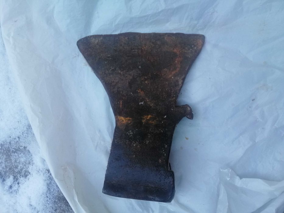 Топор с клеймом старий