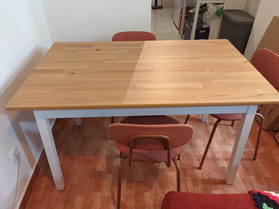 Mesa de sala jantar PINNTORP Ikea branca e castanha