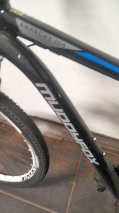 Vendo bike boa para estrada , de terra e bike de grau