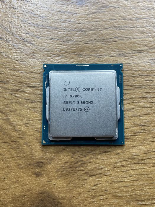 Процессор intel core i7 9700k 8 ядер 4.9 Ггц частота идеал 1151v2