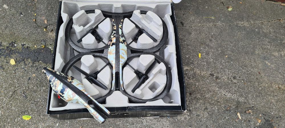 Parrot AR.Drone 2.0 Elite Edition HD 720p - 30FPS Wi-Fi