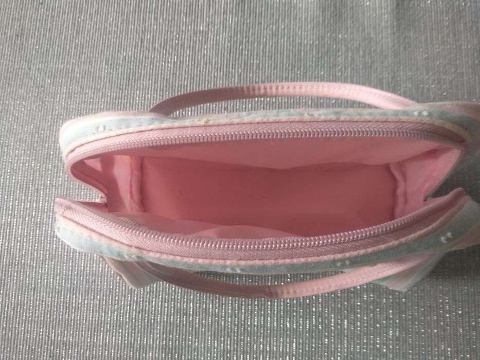 Kosmetyczka Kuferek Avon