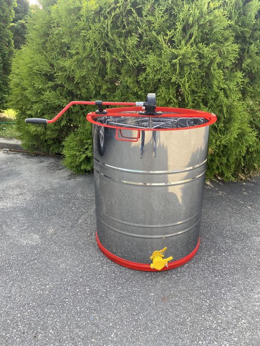 Медогонка нержавіюча на 4 рамки поворотна. Нова.