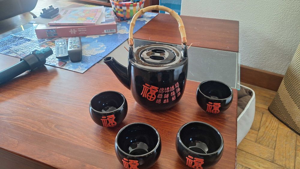 Conjunto de Chá Oriental / Chinês (Como Novo) – Bule + 4 Chávenas