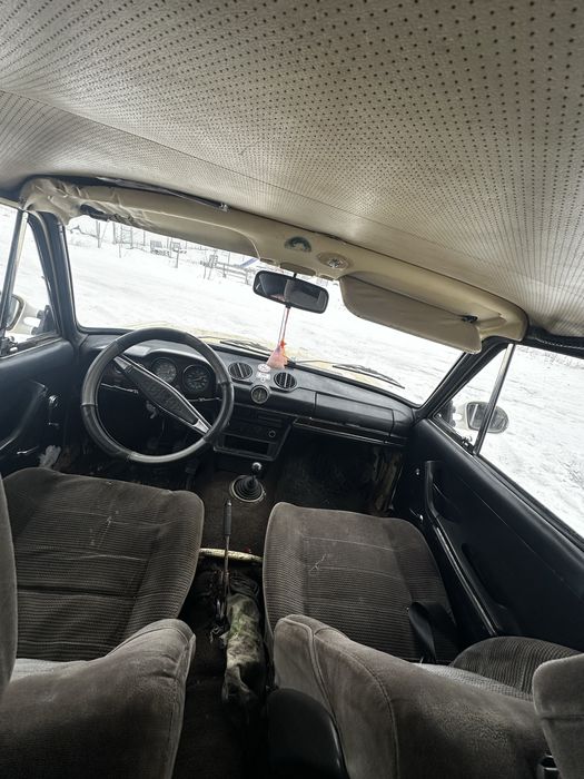 Жигулі ваз 2106.