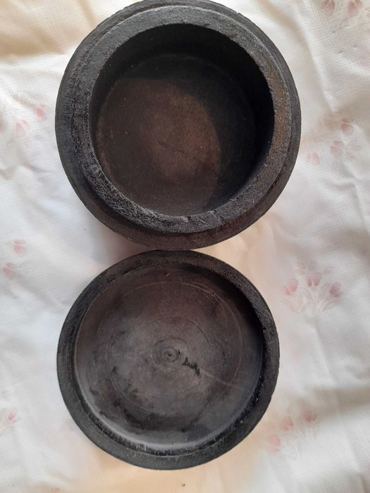 Caixa em Madeira Trabalhada ( Artesanal ) --  ( Muito antiga )