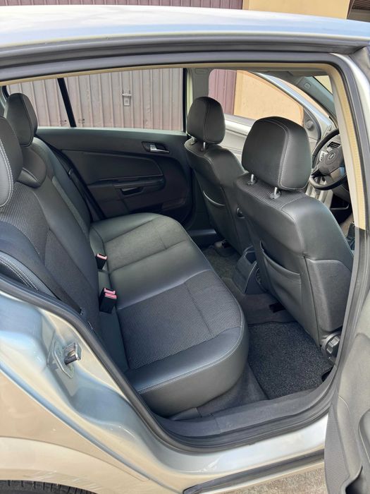 Opel Astra em bom estado.