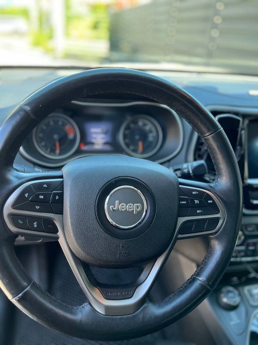 Продам Jeep Cherokee