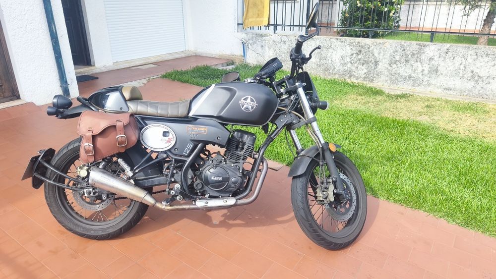 Um renegade scambler x cafe 125cc