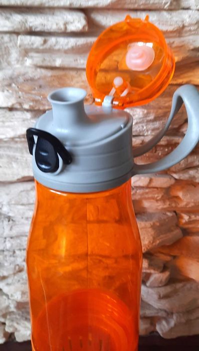 Bidon, butelka na napój z wyciskarką poj. 700 ml. Delimano