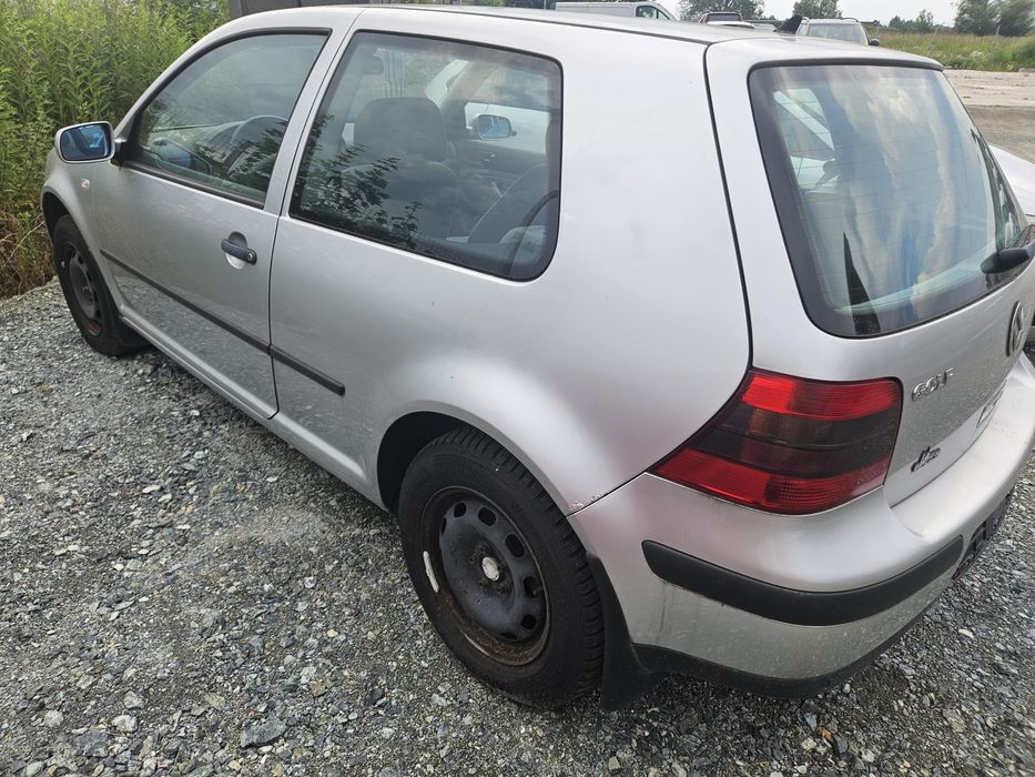 Volkswagen Golf IV 2001 LA7W – auto na części