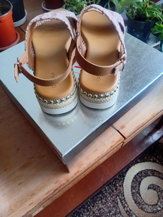 Женские босоножки в хорошем состояние стелька 26 розмер 41,5