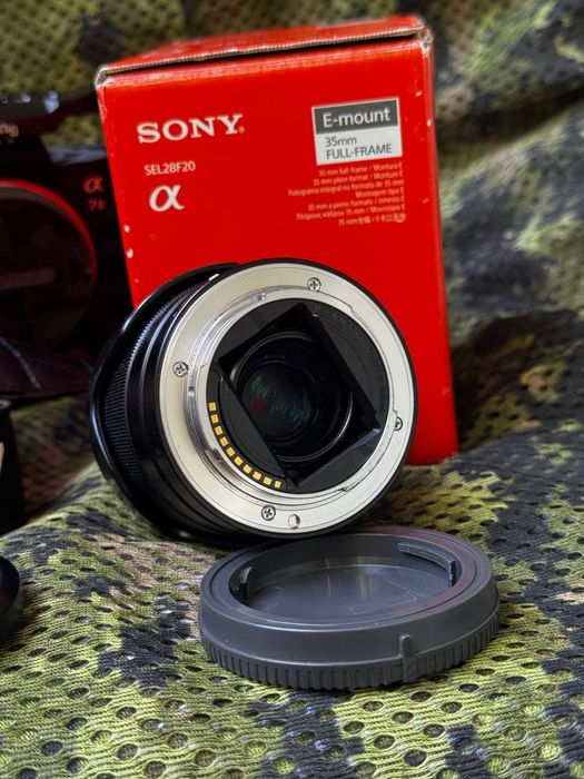 Об'єктив Sony FE  28  f/2