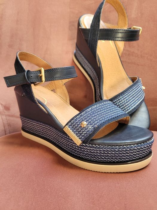 Sandały na koturnie Wrangler 38 granatowe