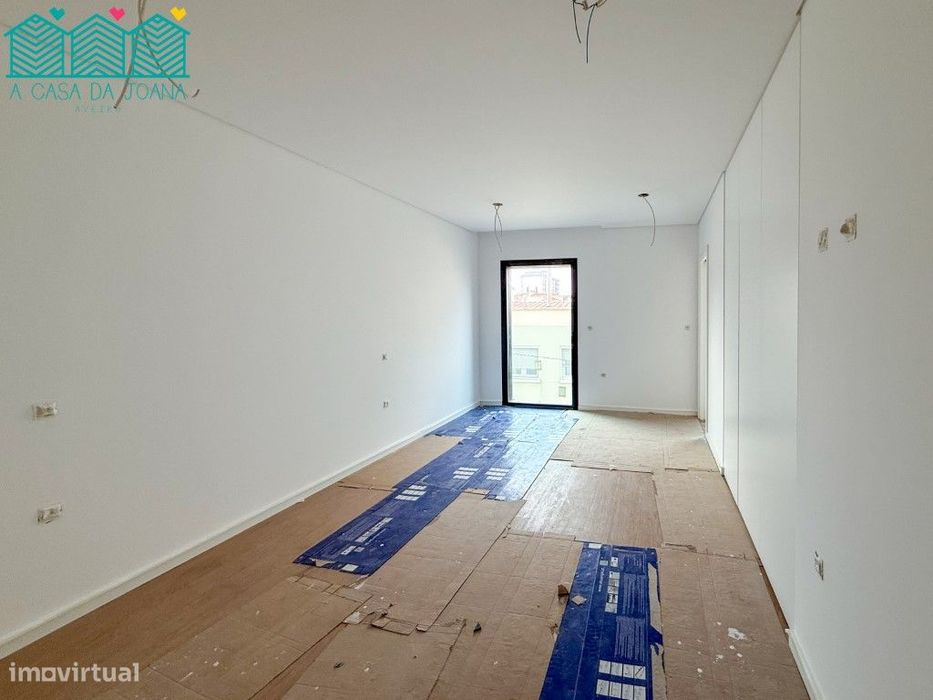 Apartamento T3 com Lugares de Garagem em Esgueira