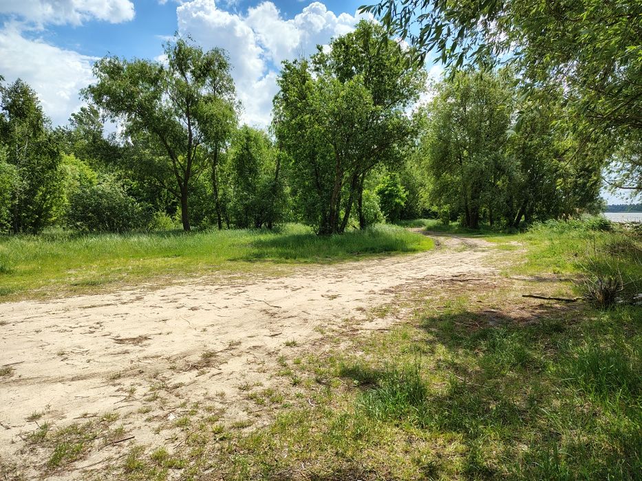 Продам ділянку біля с.Трушки, підключено 380 В, неподалік річка Роставиця, ліс!!!