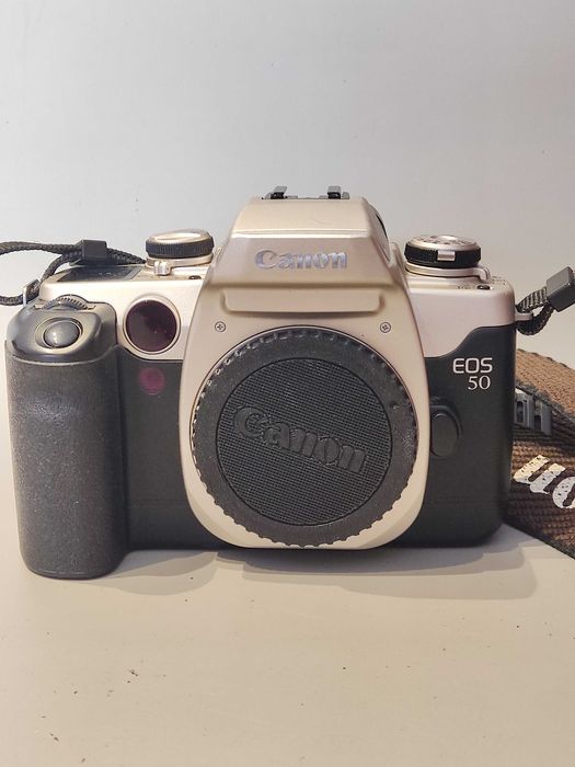 Canon EOS 50 - Câmara Analógica