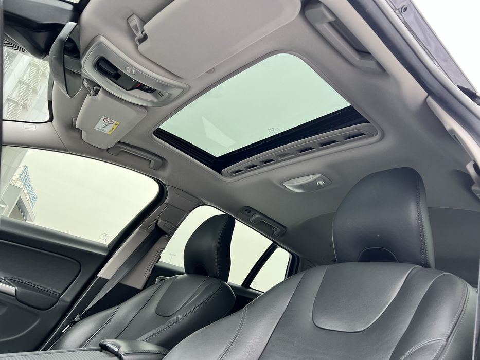 Volvo v60 2.0 4D Автомат Не фарбована