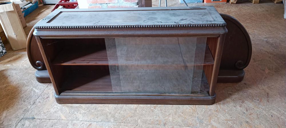 Stary drewniany kredens vintage rzeźbiony komoda