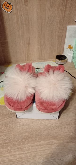 Мокасіни, кеди, тапки