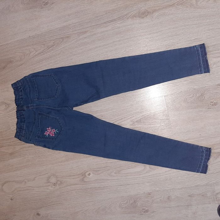 Spodnie jeans rozm.140, piękny  haft