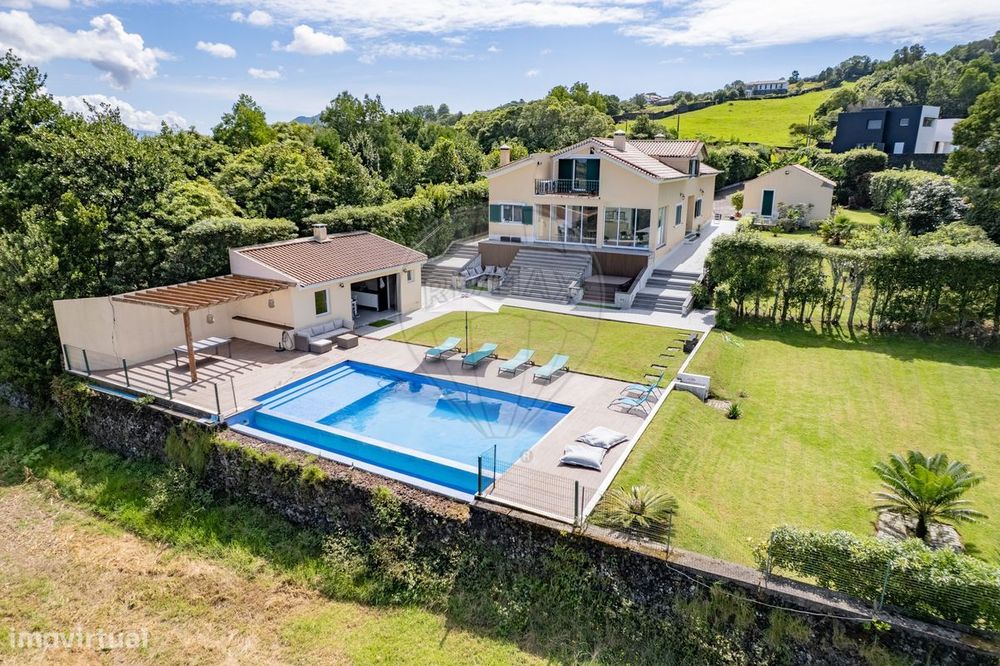 Moradia T4 para venda