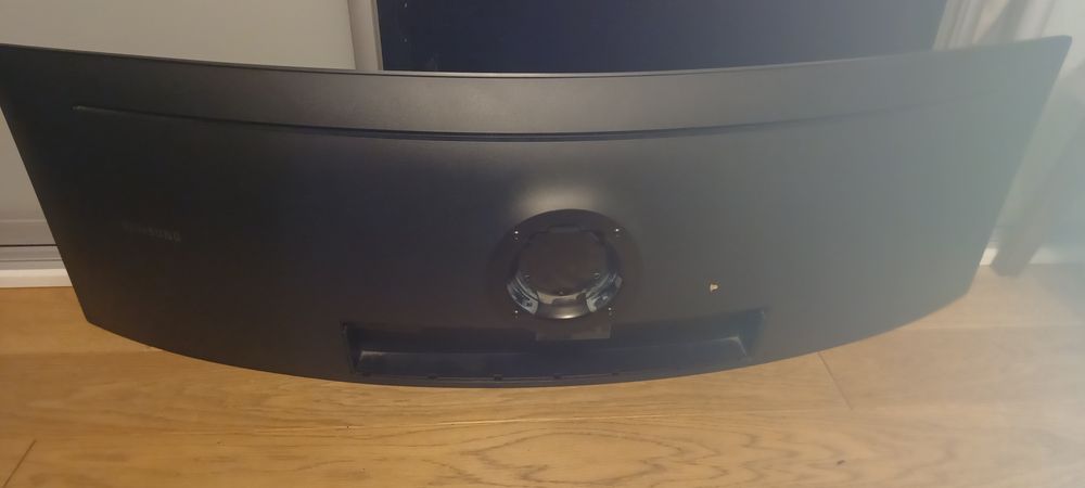 Monitor lekko uszkodzony