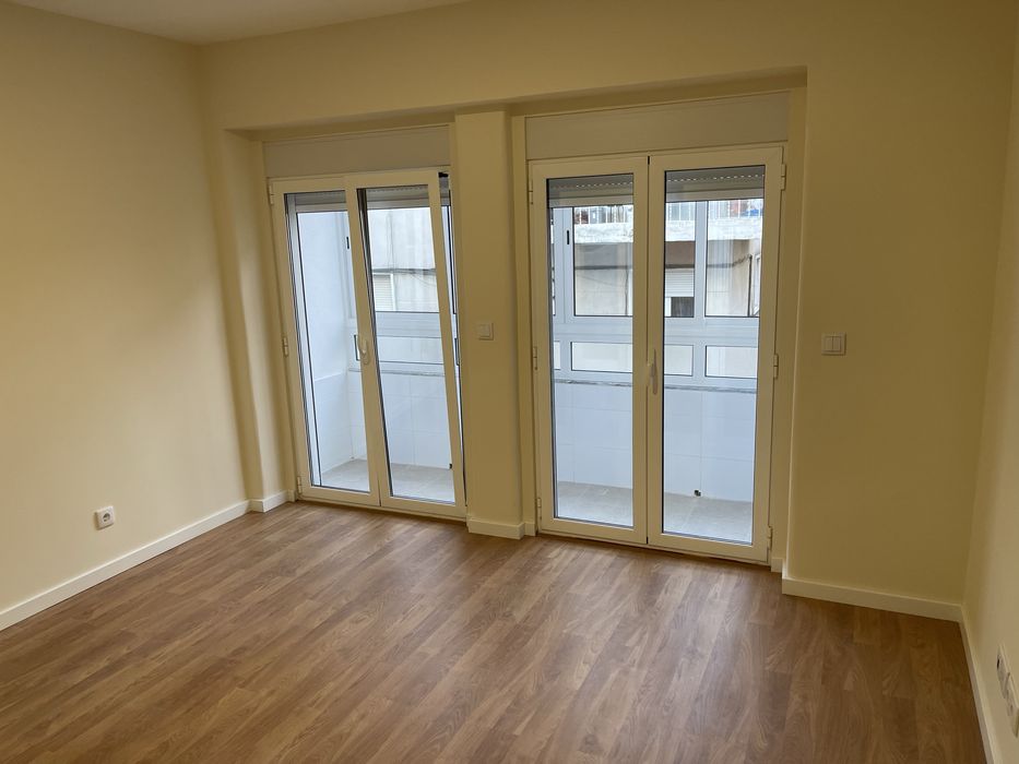 Alugo apartamento T2 Queluz