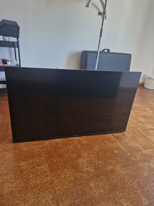 Philips Ambilight 43" 4K (43PUS8009/12) Para Peças ou Reparação