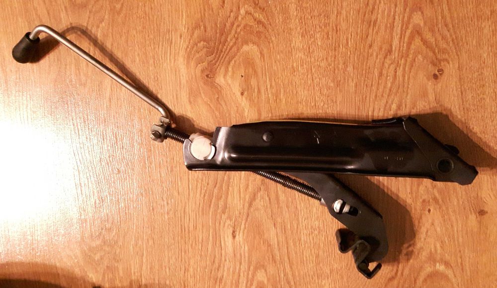 Lewarek podnośnik oryginalny Skoda Fabia Roomster stan bardzo dobry