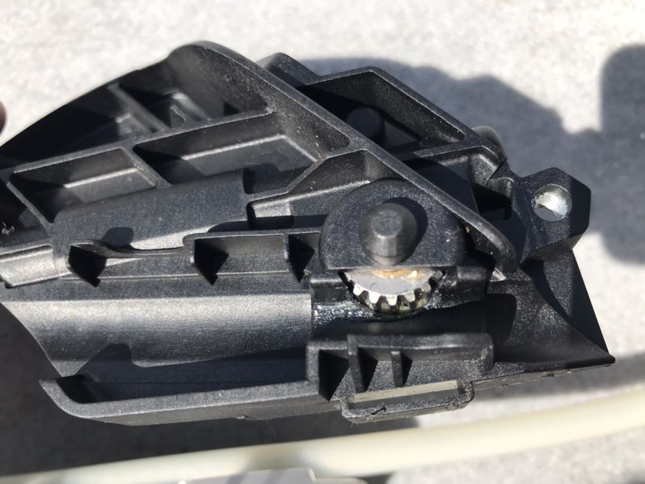 MB W211 Mechanizm Rolety Bagażnika