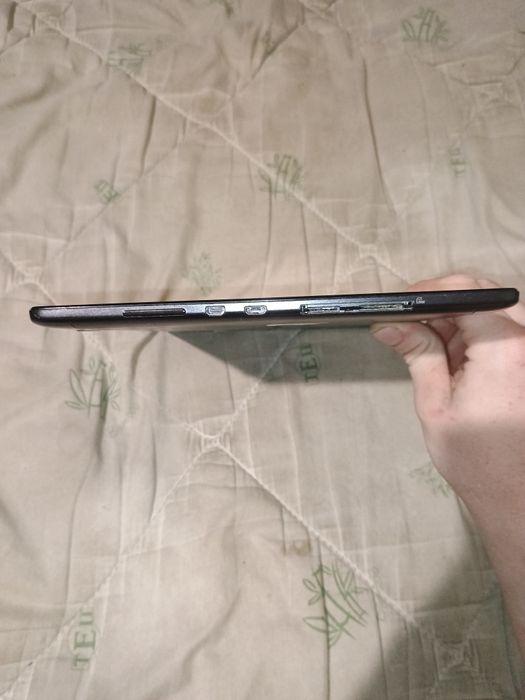 Lenovo S6000. на запчасти или на починку.