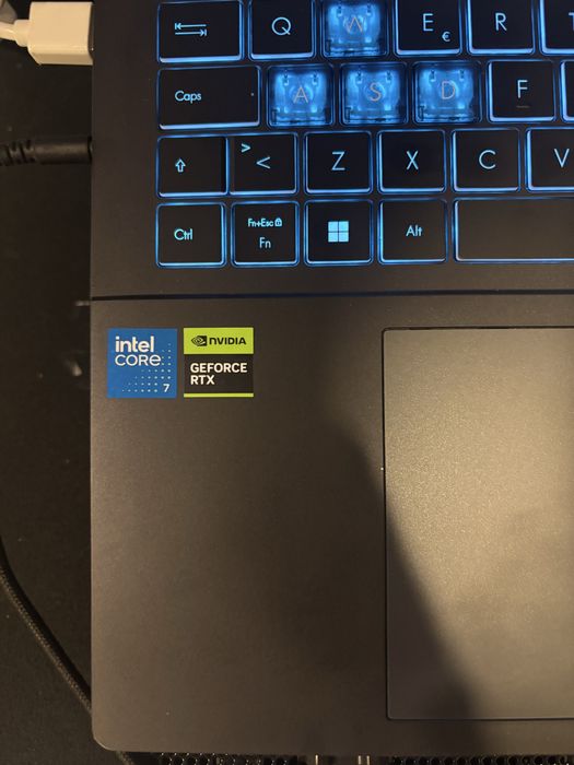Portátil gaming Asus V16