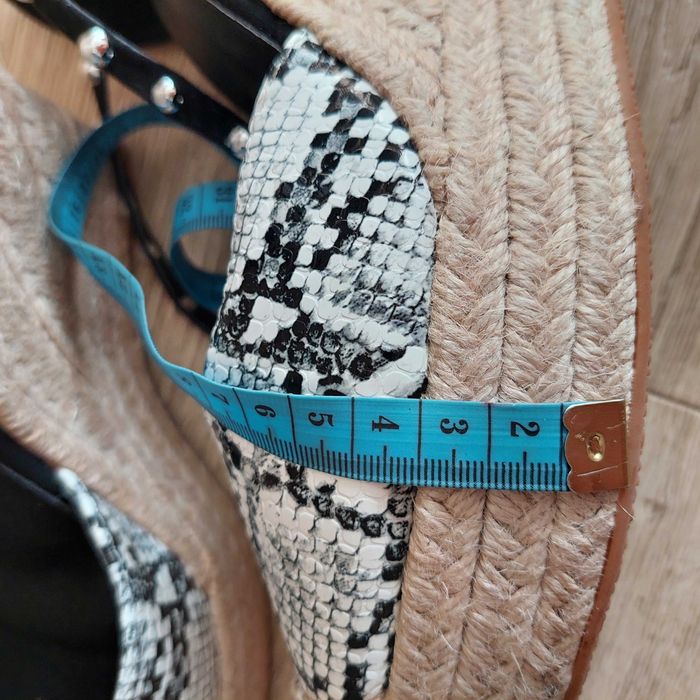 Босоніжки жіночі, 40 р. Штучна шкіра, з принтом