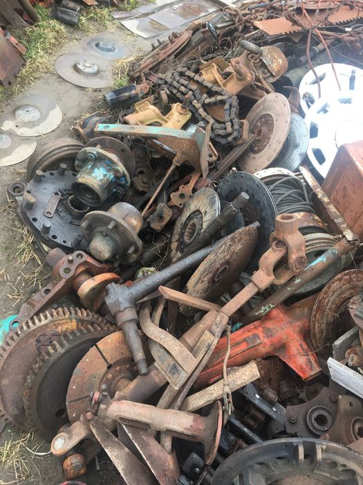 Продам запчастини до різних тракторів 80-90р.