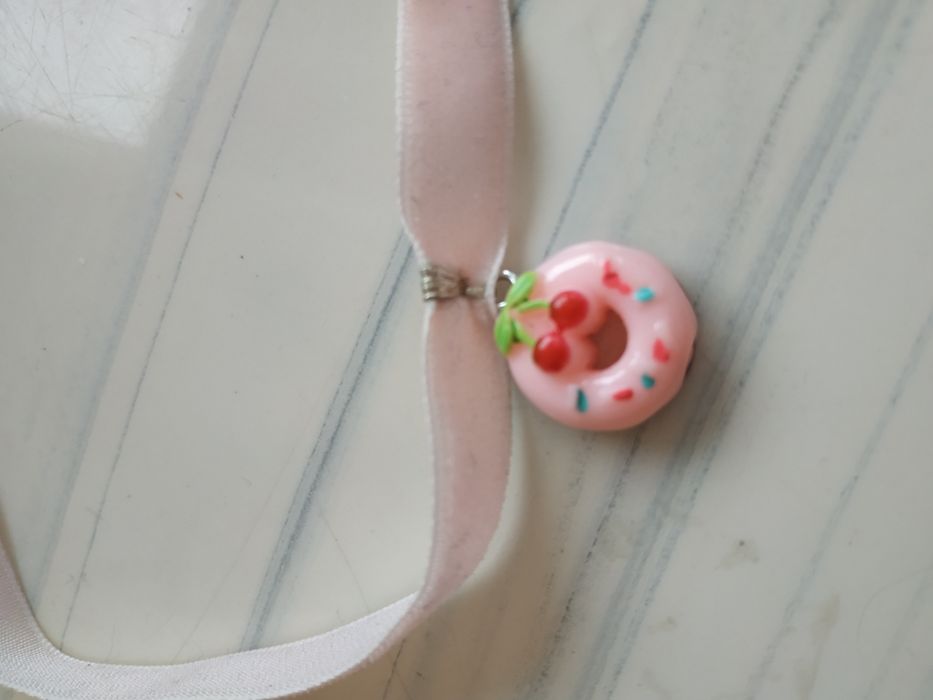 Welurowy kawaii słodki choker z donatem