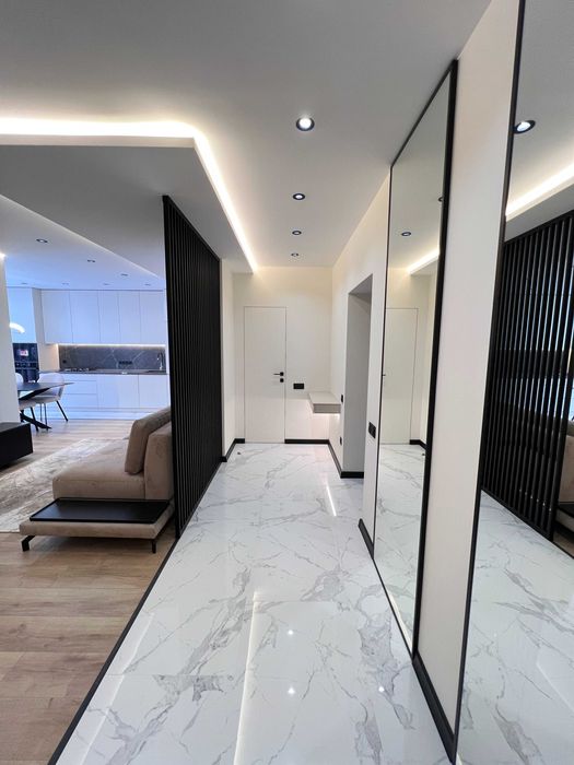 ТОПОВА євроТРІЙКА в районі центру повністю укомплектована