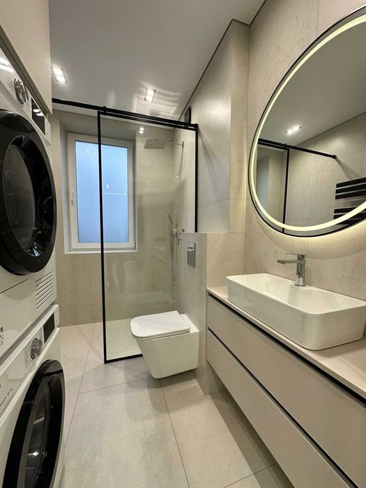 Продається просторий будинок з сучасним ремонтом в Крихівцях.