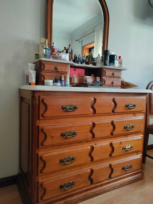 Mobília de quarto maciço