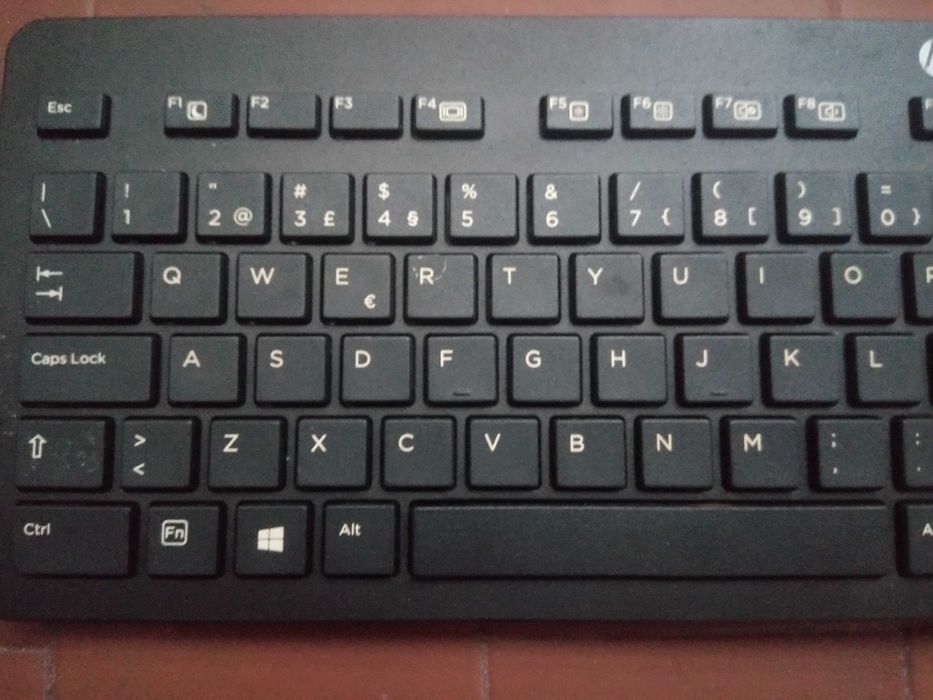 1 TECLADO HP - Muito Bom Estado