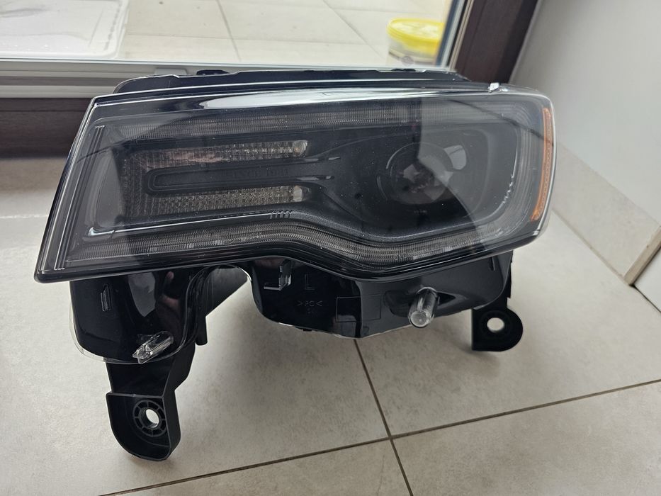 Lampa xenon Jeep Grand Cherokee WK2  USA