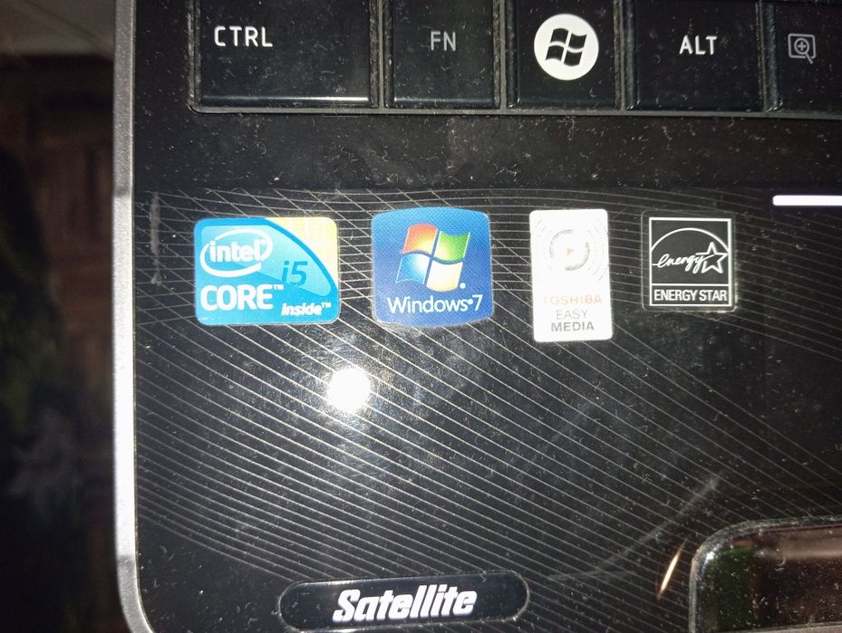 Laptop (i5) Toshiba Satellite A500-1H564741252658819122