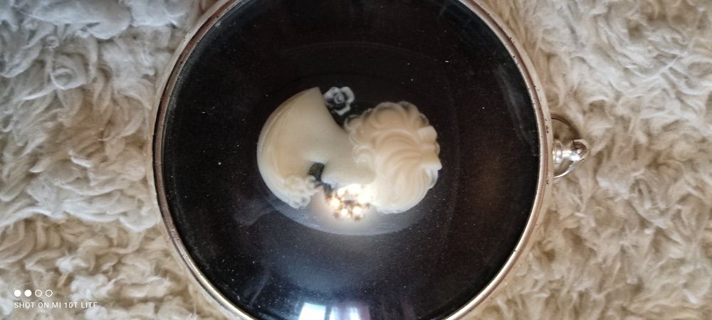 Винтажная камея Питера Бейтса