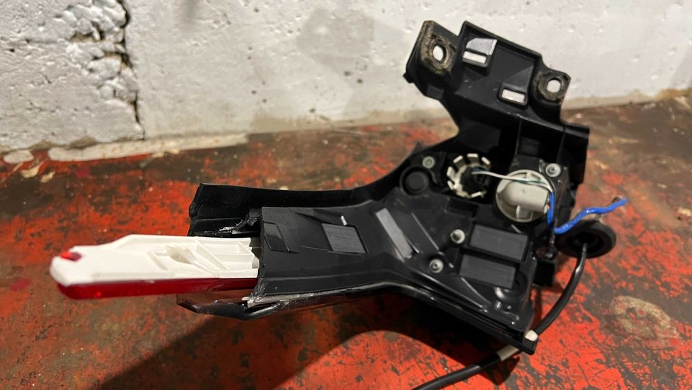 Фонарь задний правый от Subaru Solterra